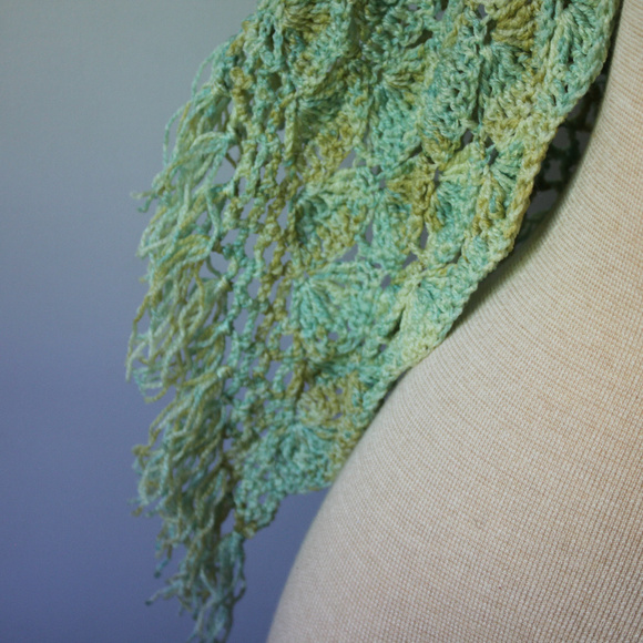 Vintage Hand Made Crochet Shawl - Picture 6 of 6